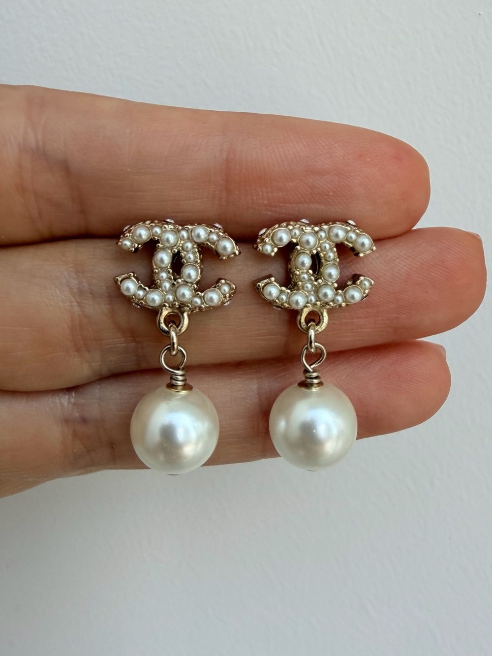 CHANEL Gold-Tone Pearl Drop CC Logo Earrings in White - Picture 7 of 9